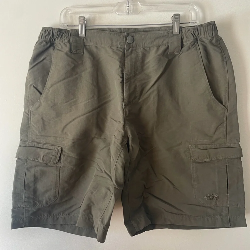 The North Face Utility Ripstop Cargo 9” Shorts Hiking Outdoor Olive Green Mens L